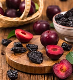 Dried plums and pitted prunes